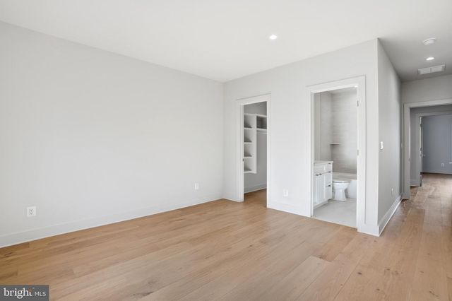 2107 GREENWICH ST, Falls Church, VA 22043