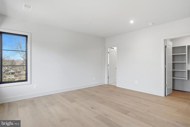 2107 GREENWICH ST, Falls Church, VA 22043