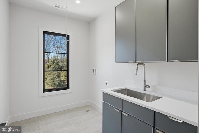 2107 GREENWICH ST, Falls Church, VA 22043