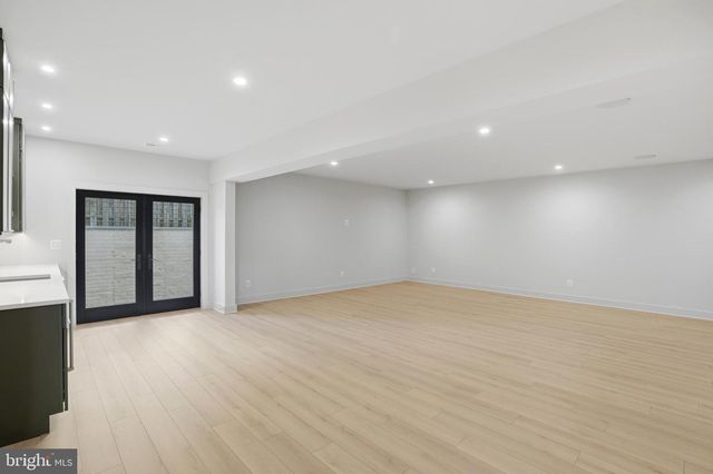 2107 GREENWICH ST, Falls Church, VA 22043