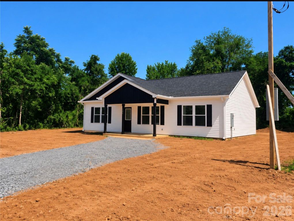 356 14th Avenue SW, Hickory, NC 28602