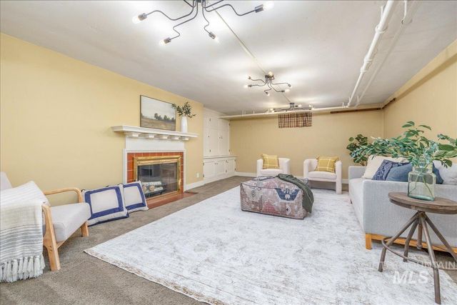 1424 E Warm Springs Ave, Boise, ID 83712