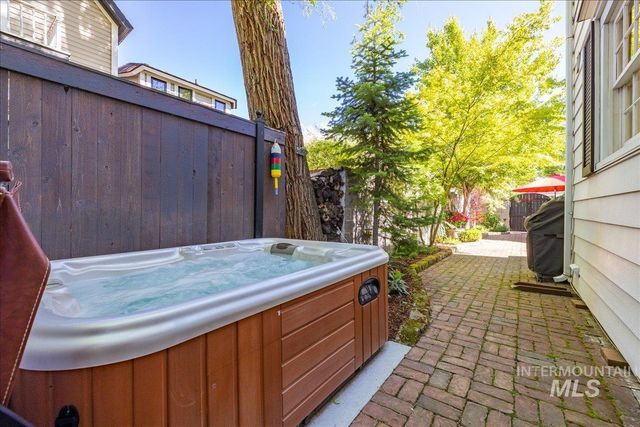 1424 E Warm Springs Ave, Boise, ID 83712