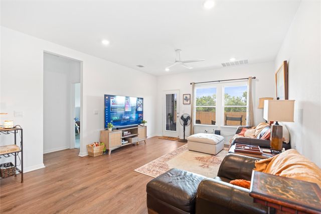 143 Santa Rosa LN, Buda, TX 78610