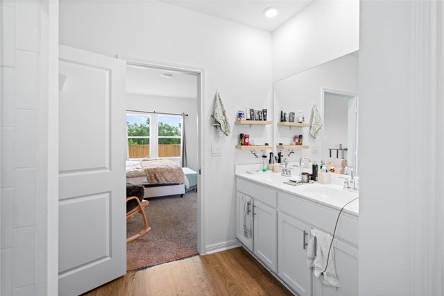 143 Santa Rosa LN, Buda, TX 78610