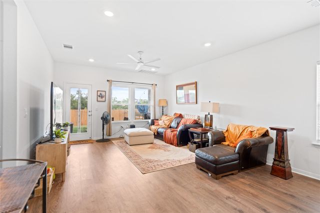 143 Santa Rosa LN, Buda, TX 78610