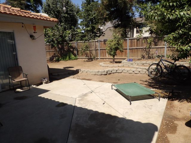 1288 E Loma Linda Avenue, Fresno, CA 93720