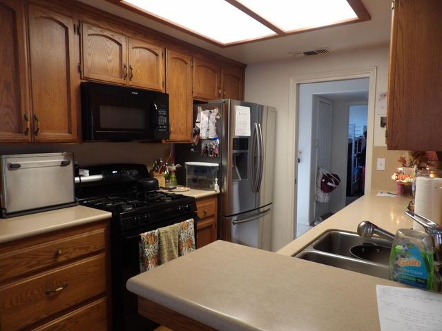 1288 E Loma Linda Avenue, Fresno, CA 93720