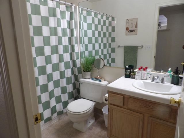1288 E Loma Linda Avenue, Fresno, CA 93720