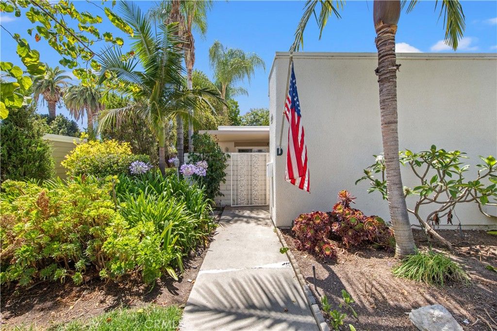 2053 Via Mariposa E. D, Laguna Woods, CA 92673