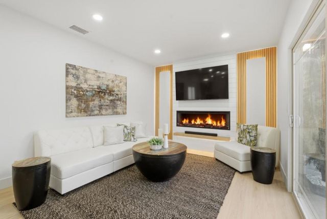 1497 Meadow Glen Way, San Jose, CA 95121