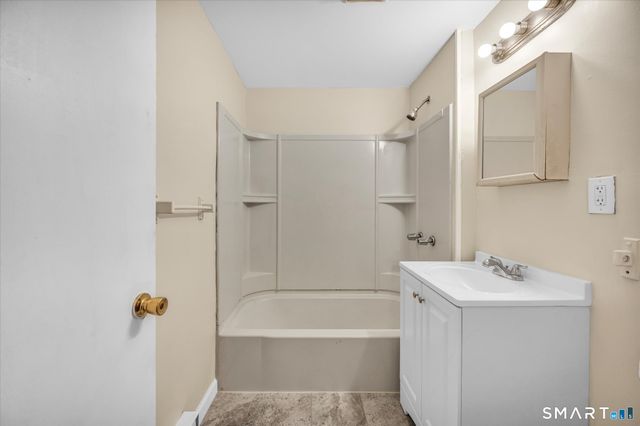 128-130 Sisson Street 2, East Hartford, CT 06118