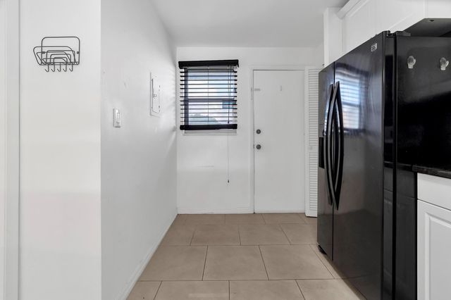 1690 NE 191st St 405-1, Miami, FL 33179