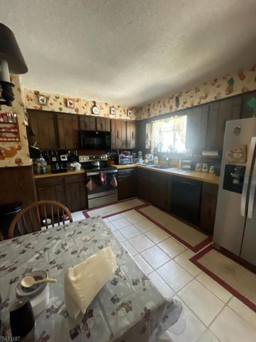 2212 Oakwood Ln, Waterford Twp., NJ 08004