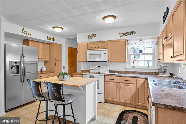 6315 BLUE FLAG AVE, Harrisburg, PA 17112