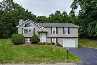 3 Greenside Ln, Worcester, MA 01609