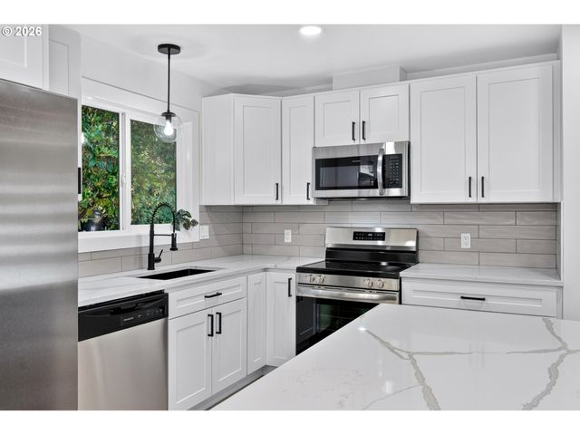 16006 Ne MORRIS Ct, Portland, OR 97230