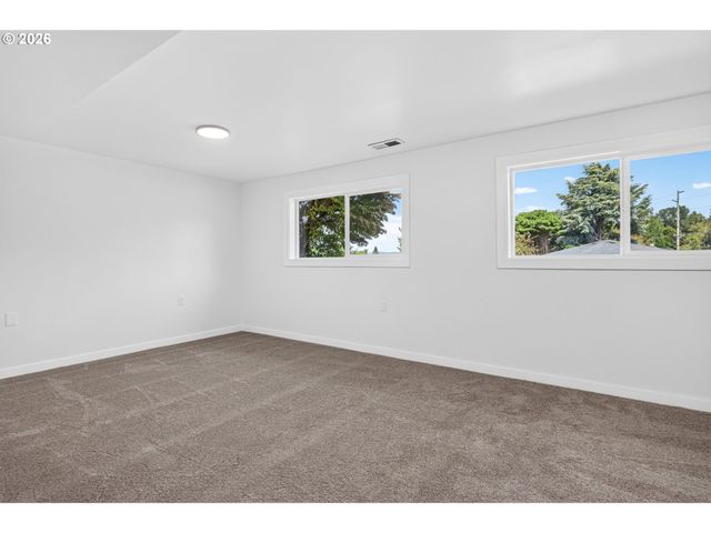 16006 Ne MORRIS Ct, Portland, OR 97230