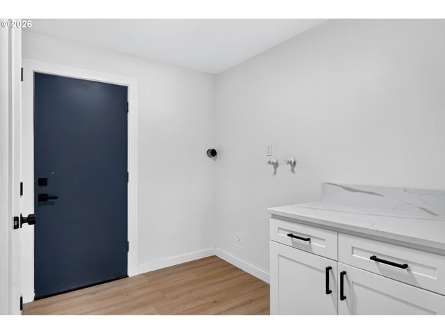 16006 Ne MORRIS Ct, Portland, OR 97230