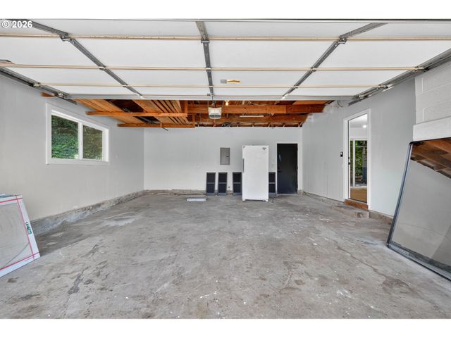 16006 Ne MORRIS Ct, Portland, OR 97230