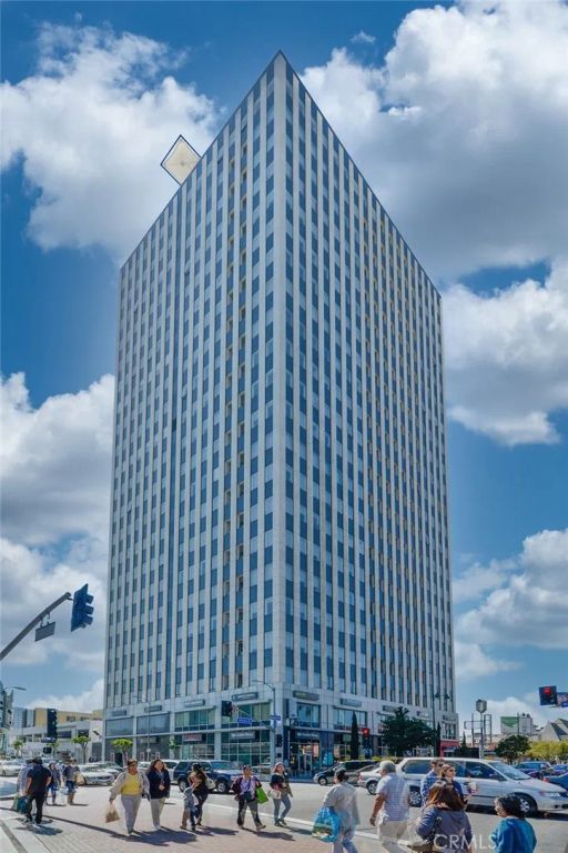 Image 2 of property listing at 3810 Wilshire Boulevard 805, Los Angeles, CA 90010