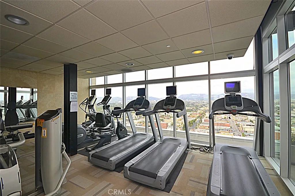 Image 3 of property listing at 3810 Wilshire Boulevard 805, Los Angeles, CA 90010