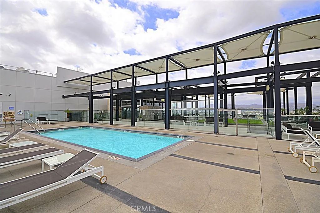 Image 6 of property listing at 3810 Wilshire Boulevard 805, Los Angeles, CA 90010