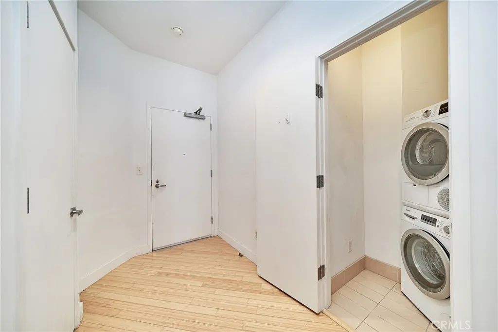 Image 7 of property listing at 3810 Wilshire Boulevard 805, Los Angeles, CA 90010