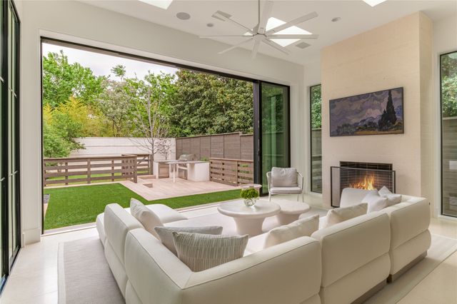 9102 Bluff Hollow Court, Dallas, TX 75220