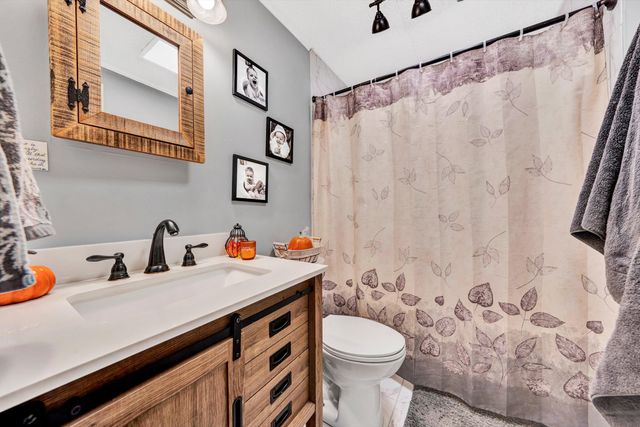 55 Beachview LN, Troutville, VA 24175