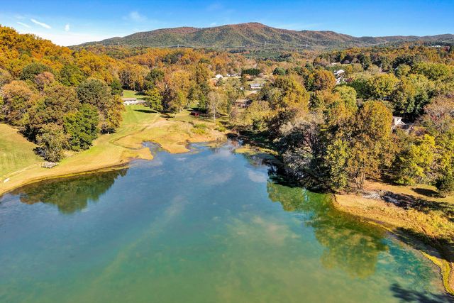 55 Beachview LN, Troutville, VA 24175