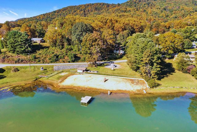 55 Beachview LN, Troutville, VA 24175