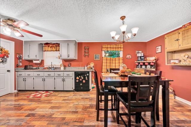 55 Beachview LN, Troutville, VA 24175