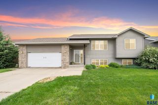 7200 S Hughes Ave, Sioux Falls, SD 57108