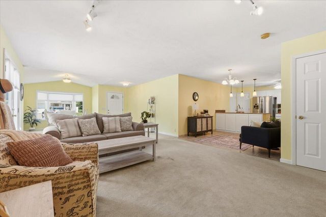 105 E DEER Lane, Plattsmouth, NE 68048