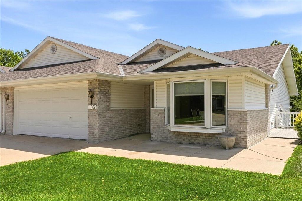 105 E DEER Lane, Plattsmouth, NE 68048