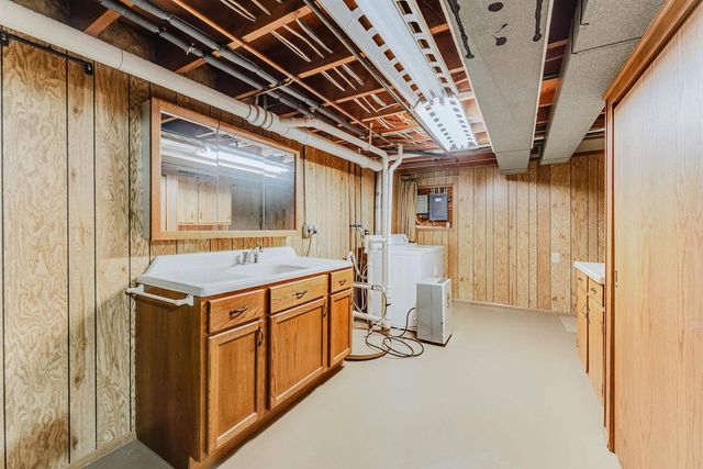 2897 OMRO ROAD, Oshkosh, WI 54904