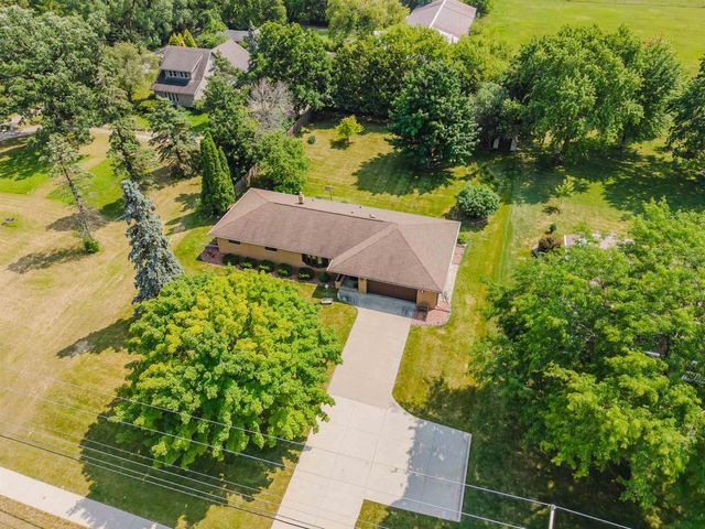 2897 OMRO ROAD, Oshkosh, WI 54904