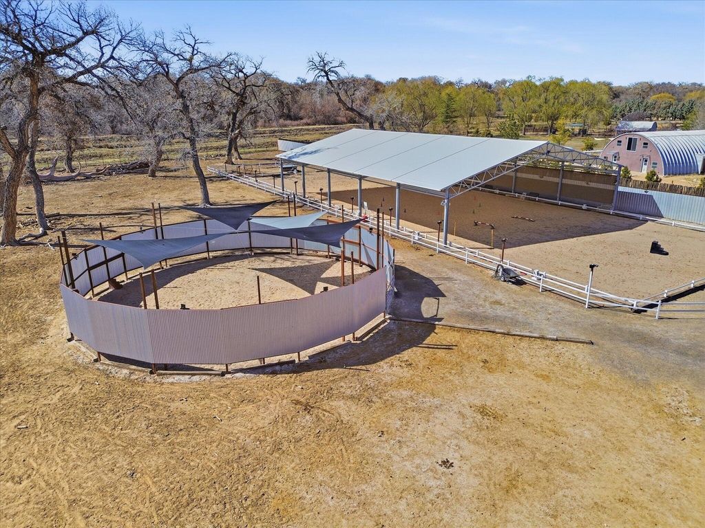 Image 2 of property listing at 07 Wildwood Lane, Peralta, NM 87042