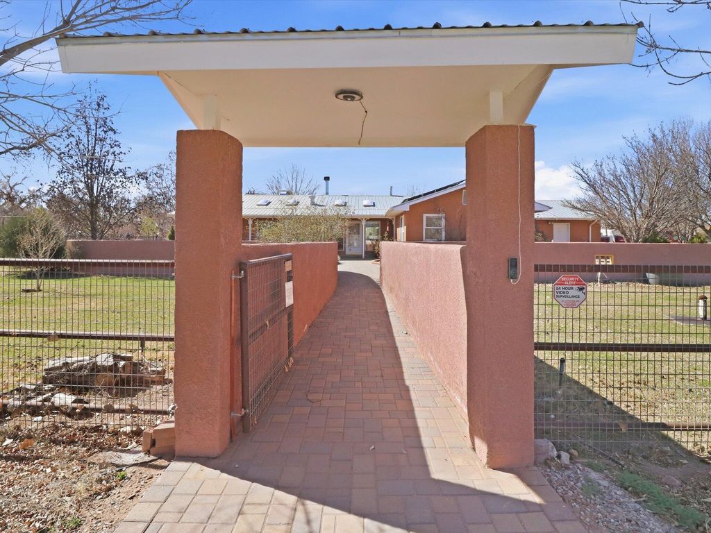 Image 33 of property listing at 07 Wildwood Lane, Peralta, NM 87042