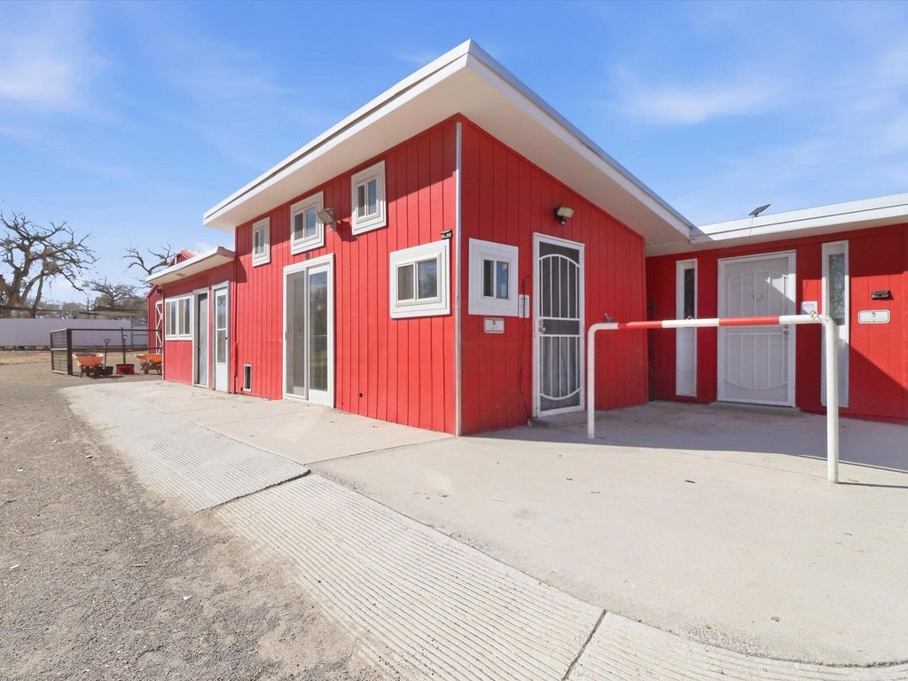 Image 36 of property listing at 07 Wildwood Lane, Peralta, NM 87042