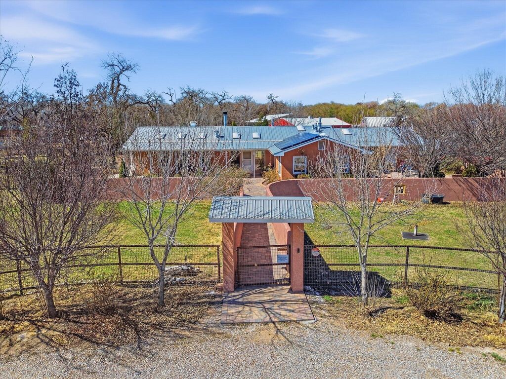 Image 4 of property listing at 07 Wildwood Lane, Peralta, NM 87042