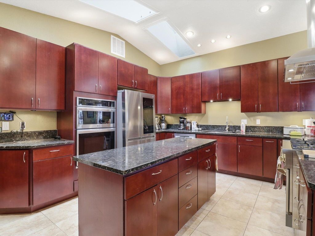 Image 7 of property listing at 07 Wildwood Lane, Peralta, NM 87042