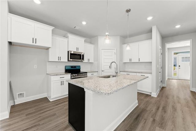 285 Magnolia Villas Drive, Cornelia, GA 30531