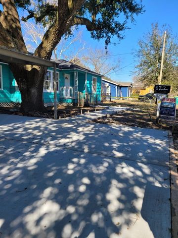 822 Retama Street, La Marque, TX 77568