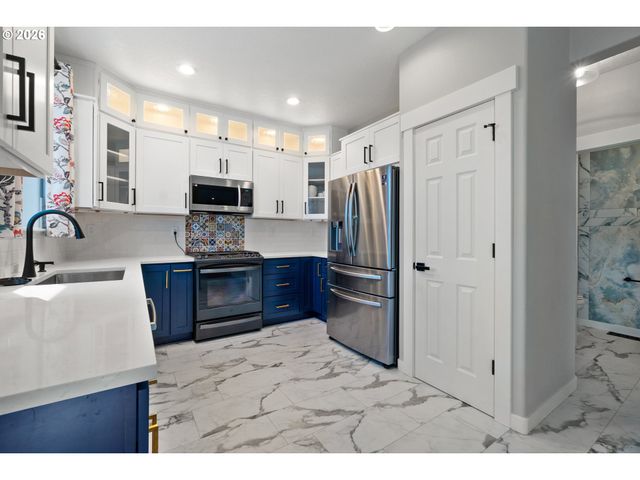 4524 Se OAKHURST St, Hillsboro, OR 97123