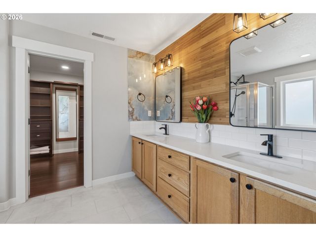 4524 Se OAKHURST St, Hillsboro, OR 97123