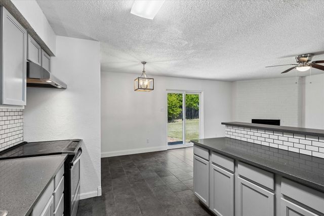 401 S Walnut Creek Drive, Mansfield, TX 76063
