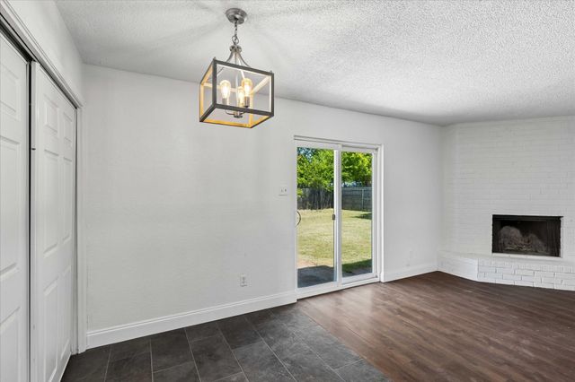 401 S Walnut Creek Drive, Mansfield, TX 76063