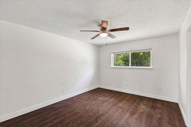 401 S Walnut Creek Drive, Mansfield, TX 76063